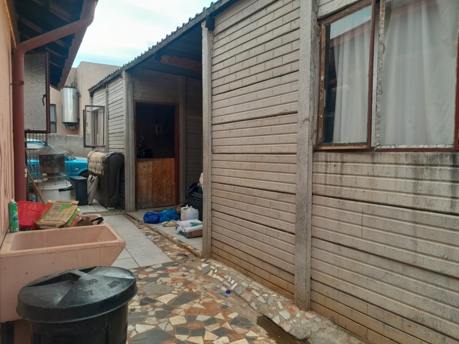 2 Bedroom Property for Sale in Tlhabane West North West